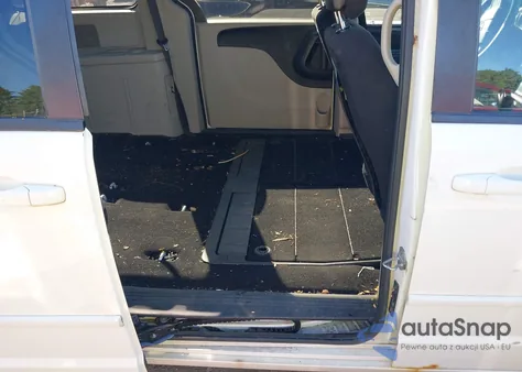 2011 Dodge Grand Caravan Express z USA, uszkodzony, nr VIN 2D4RN4DG4BR688507